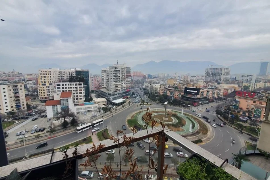 Tirane, jepet me qera zyre Kati 8, 140 m² 1.300 € (Zogu i Zi, Ring Center)