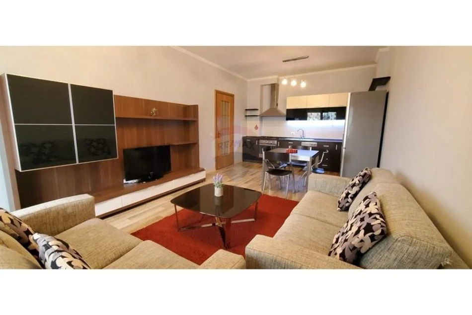 Tirane, jepet me qera 1+1+Ballkon Kati 8, 72 m² 650 € (Rruga Qemal Stafa, Pazari i Ri)