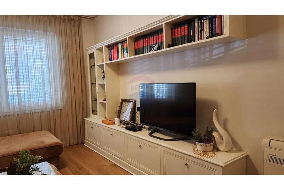 Tirane, jepet me qera 2+1 Kati 2, 90 m² 750 € (21 Dhjetori)