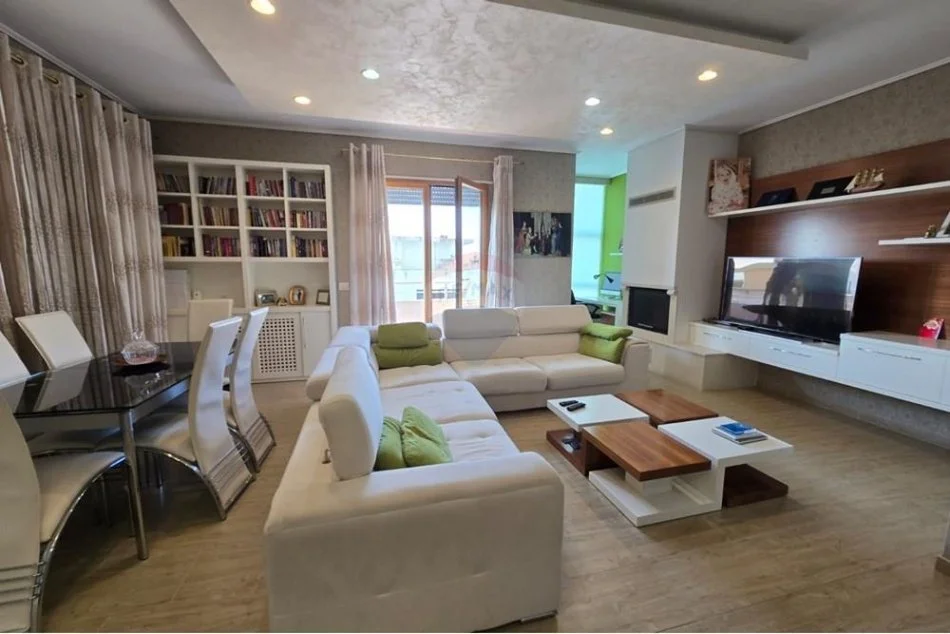 Vlore, shitet apartament+verande | Penthouse 3+1+Ballkon Kati 10, 162 m² (Lungomare)