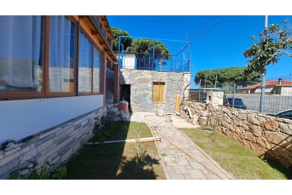 Vlore, jepet me qera Vile ne plazh 3 Katshe , 147 m² 1.200 € (Plazhi Vjeter)