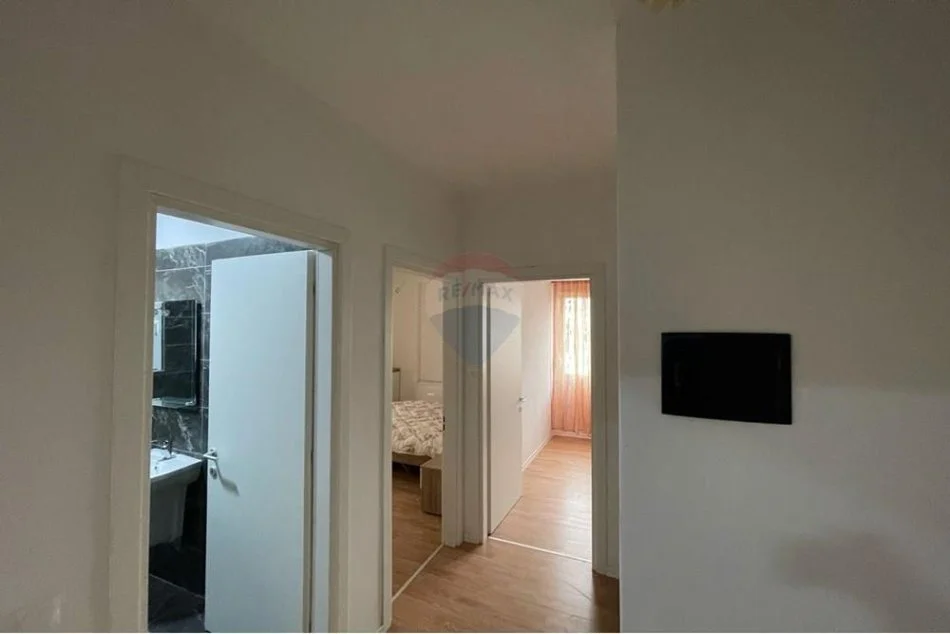 Tirane, jepet me qera apartament 2+1+Ballkon Kati 1, 85 m² 500 € 
