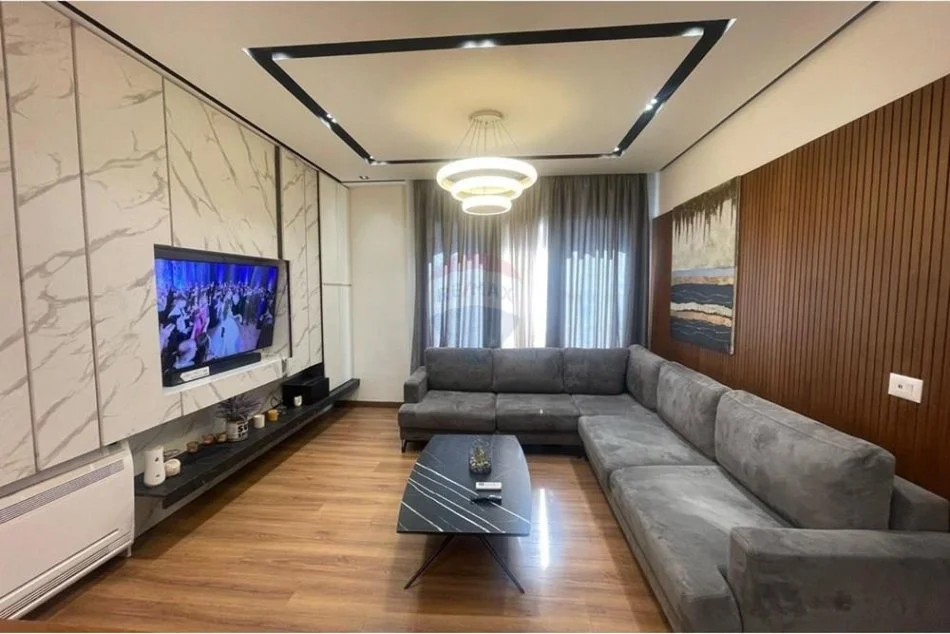 Tirane, shitet apartament 2+1+Ballkon Kati 8, 96 m² 185.000 € 