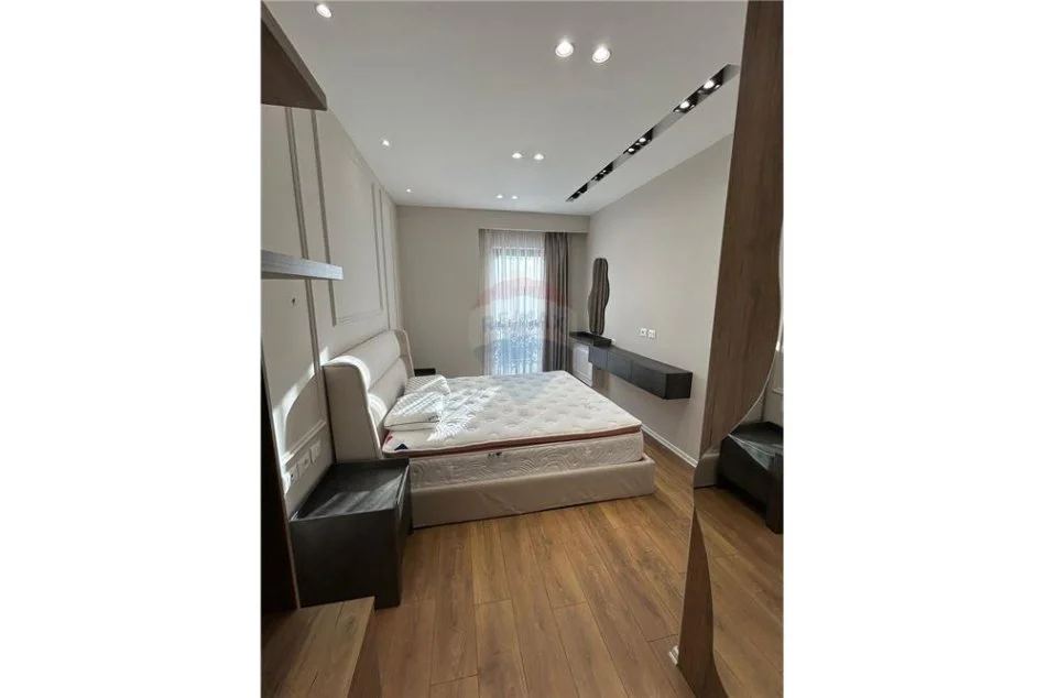 Tirane, jepet me qera apartament 1+1 Kati 20, 73 m² 1.000 € (Rruga Muhamet Gjollesha)