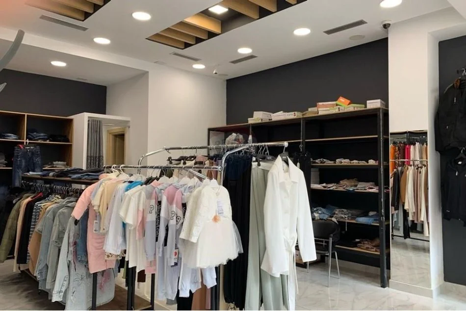 Tirane, jepet me qera dyqan Kati 0, 37 m² 500 € (Dyqan per qira, Rr. Frosina Plaku!)