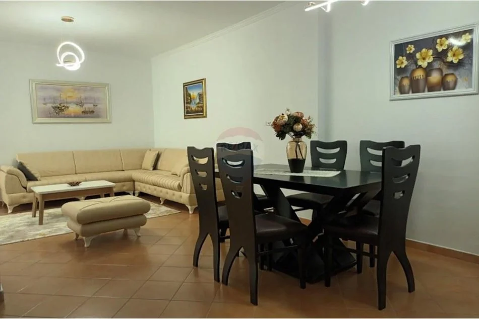 Tirane, jepet me qera apartament 2+1 , 110 m² 750 € (Rruga Tish Dahia)