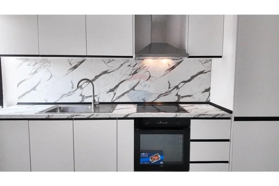 Tirane, jepet me qera apartament 2+1 Kati 1, 93 m² 650 € (PER QERA AP 2+1 +GARAZHD TE VILA GOLD)