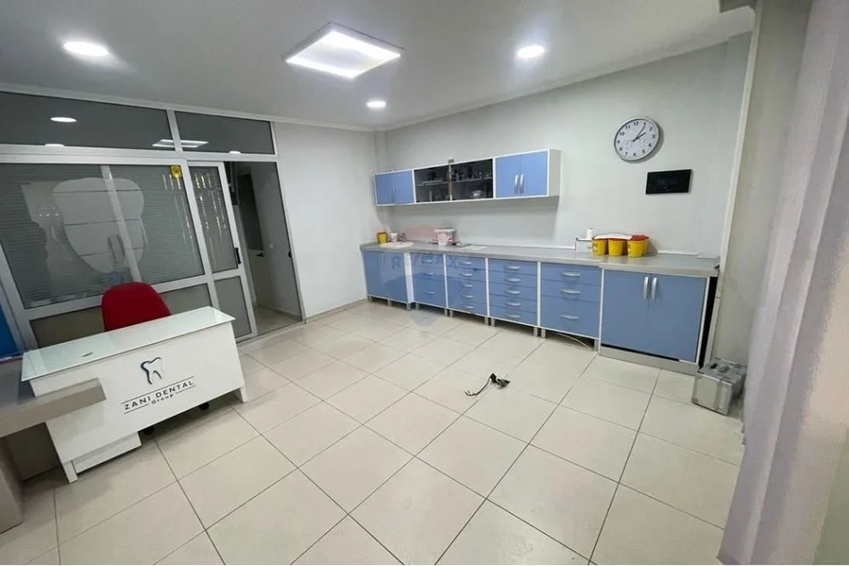 Tirane, shes ambjent biznesi Kati 0, 36 m² 72.000 € (SHITET AMBJENT KOMERCIAL TE RR. RIZA CEROVA!)