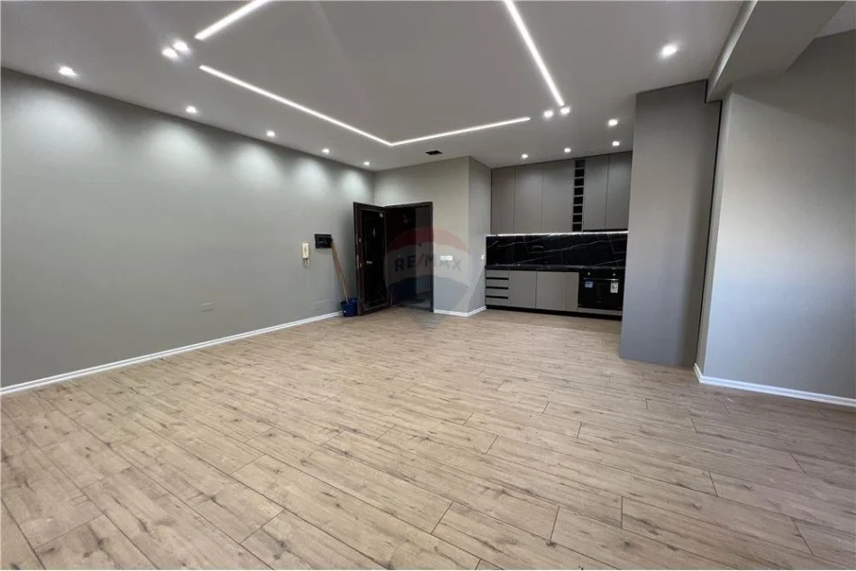 Vlore, shitet apartament 2+1+Ballkon Kati 5, 120 m² 199.000 € (Lungomare)