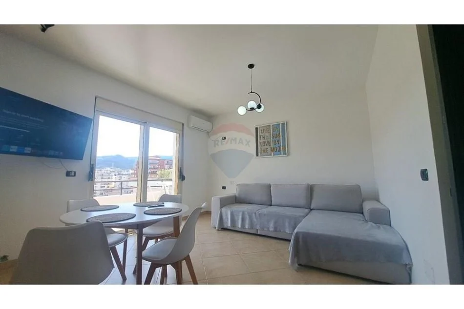 Vlore, jepet me qera apartament 1+1+Ballkon Kati 9, 78 m² 350 € (Transballkanike(pran Caffe Motta))