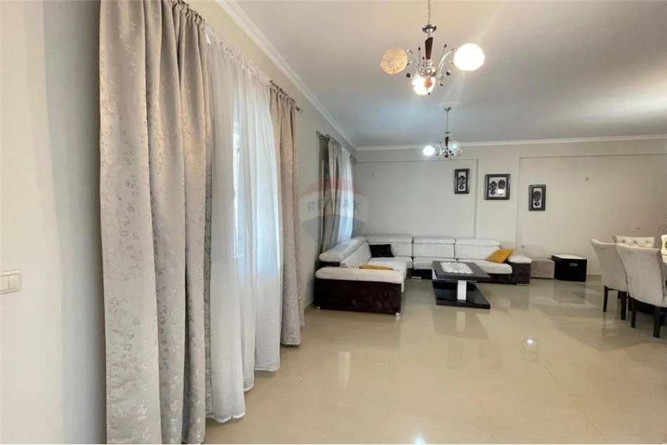 Vlore, shitet Vile 2 Katshe , 333 m² 200.000 € (Rr.Lef Sallata)