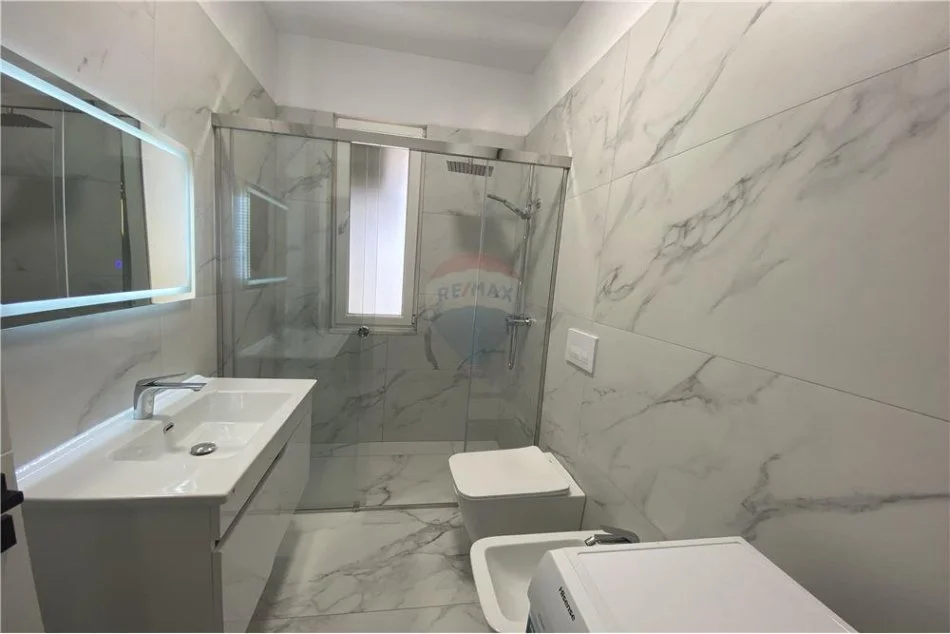 Tirane, jepet me qera apartament 1+1+Ballkon Kati 2, 74 m² 600 € 