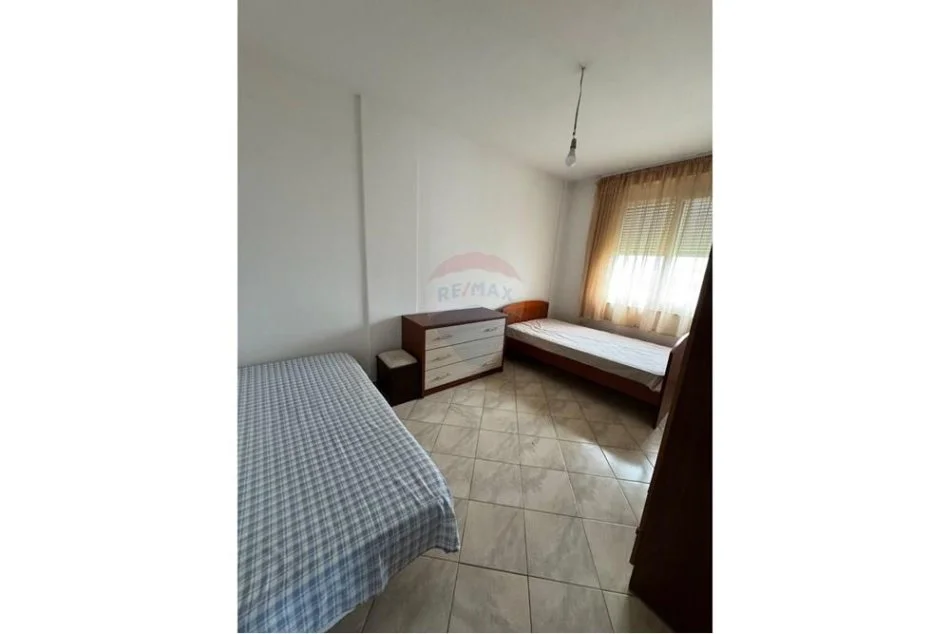 Tirane, jepet me qera apartament 2+1 Kati 4, 100 m² 500 € (bill klinton)