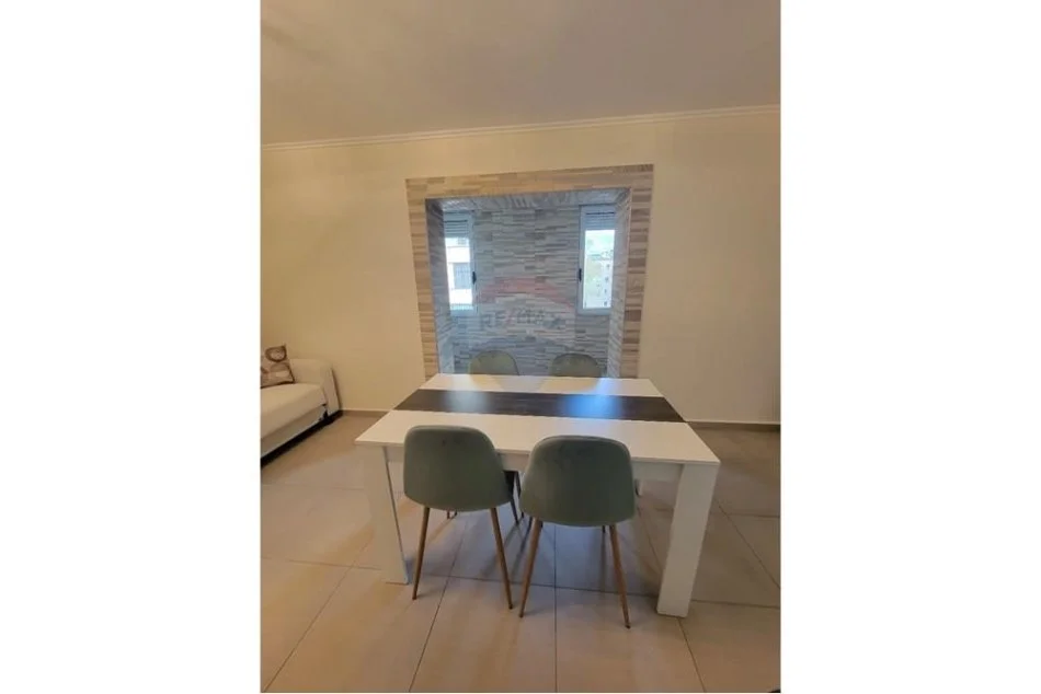 Tirane, jepet me qera apartament 1+1 Kati 3, 70 m² 500 € (Jepet apartament 1+1 me qira ne Brryl)