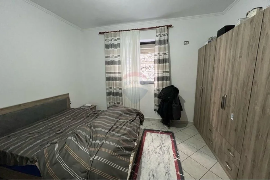 Tirane, jepet me qera apartament 2+1 Kati 1, 135 m² 400 € (ali shefqeti)