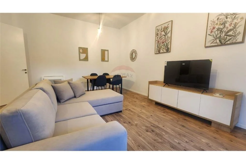 Tirane, jepet me qera apartament 1+1+Ballkon Kati 3, 70 m² 700 € (Kompleksi Delijorgj)