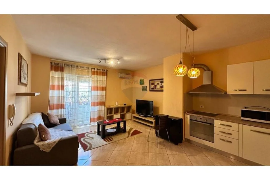 Tirane, jepet me qera 1+1 , 69 m² 580 € (Pazar i Ri)