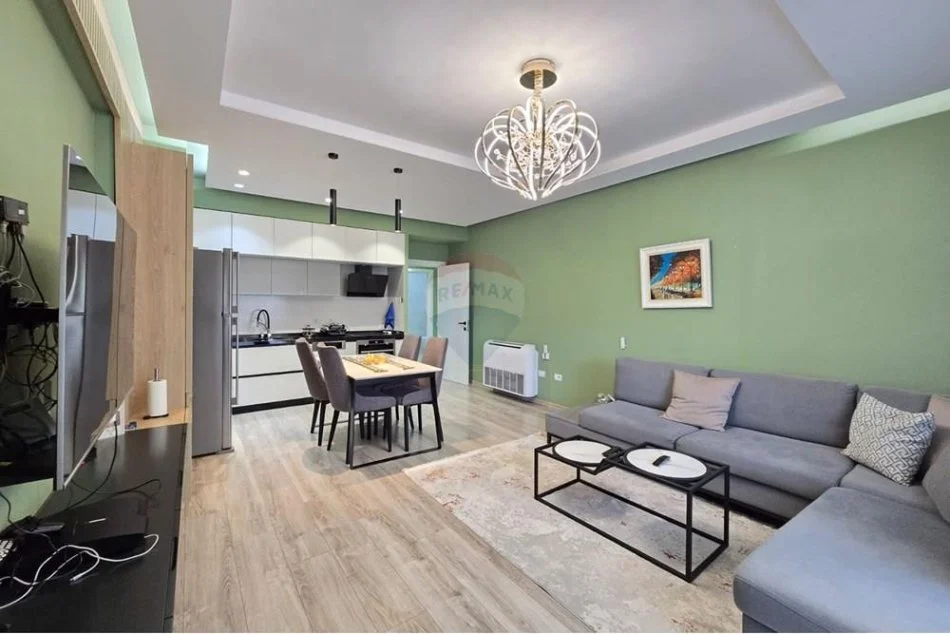 Tirane, jepet me qera apartament 2+1+Ballkon Kati 1, 125 m² 1.000 € 