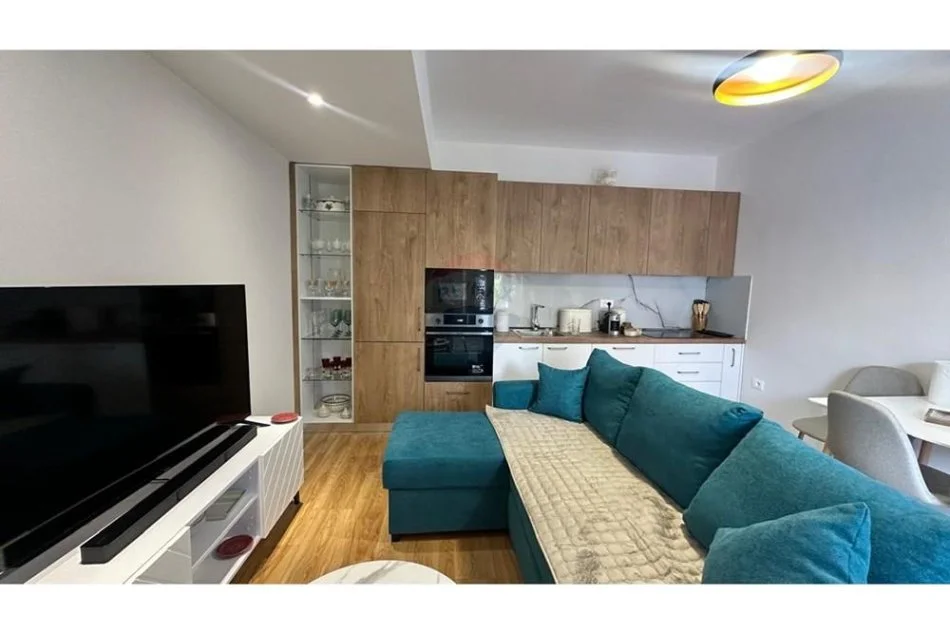 Tirane, jepet me qera apartament 1+1+Ballkon Kati 5, 70 m² 600 € (Rruga Mihal Grameno)