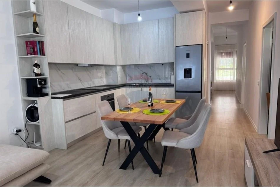 Tirane, shitet apartament 2+1+Ballkon Kati 2, 121 m² 194.000 € 