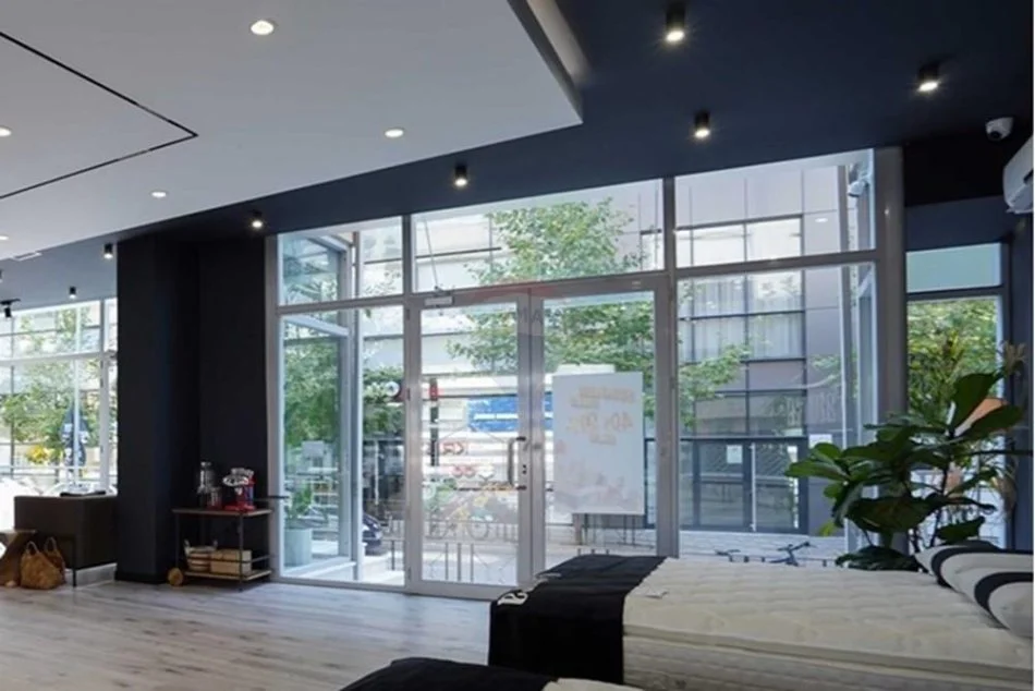 Tirane, jepet me qera ambjent biznesi , 203 m² 3.000 € (Komuna e Parisit)