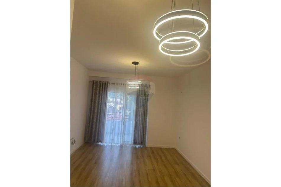 Tirane, shitet apartament 1+1 Kati 4, 65 m² 92.000 € (yzberisht)