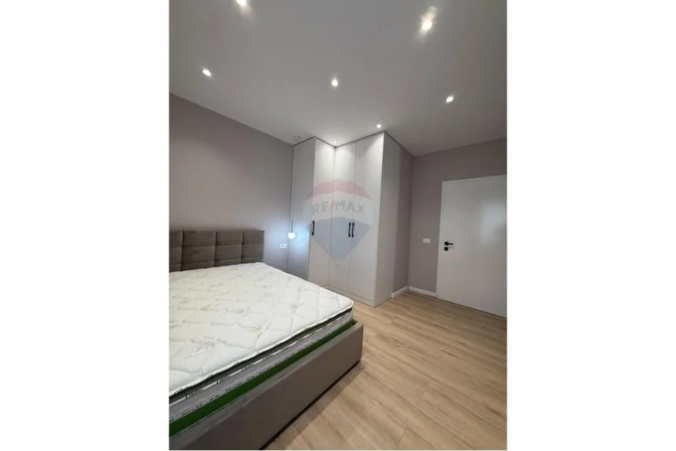 Tirane, jepet me qera apartament 1+1 Kati 4, 50 m² 450 € (mikel maruli)