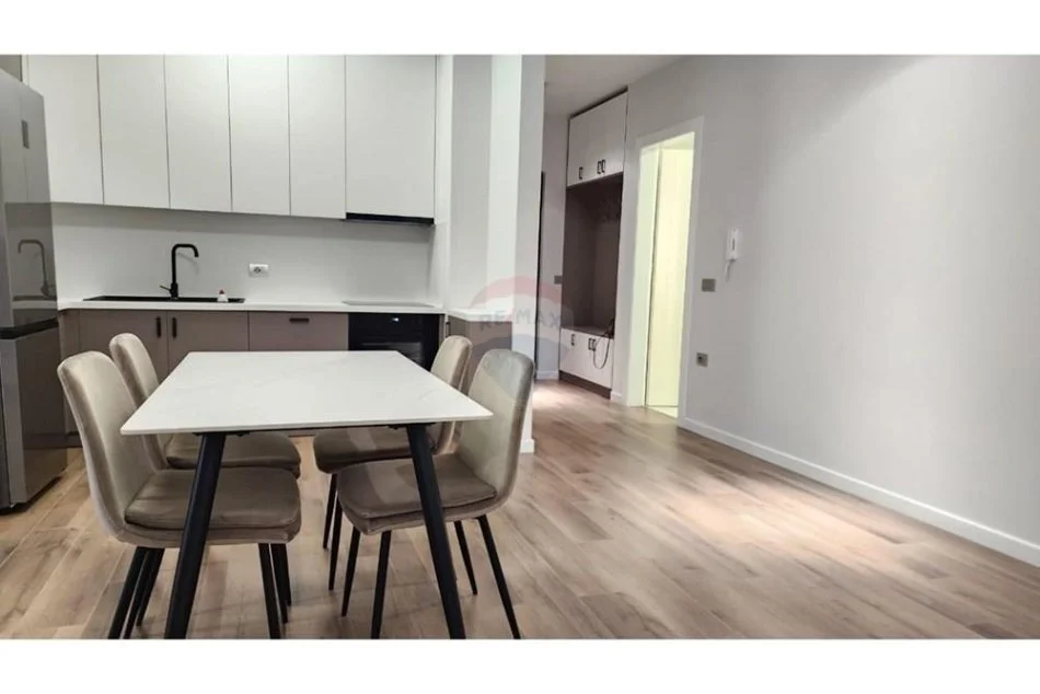 Tirane, jepet me qera apartament 2+1+Ballkon Kati 2, 101 m² 1.000 € (Rruga e Elbasanit)