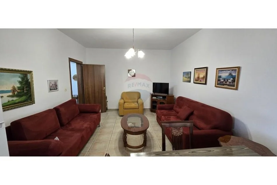 Tirane, jepet me qera apartament 1+1 Kati 4, 550 € 