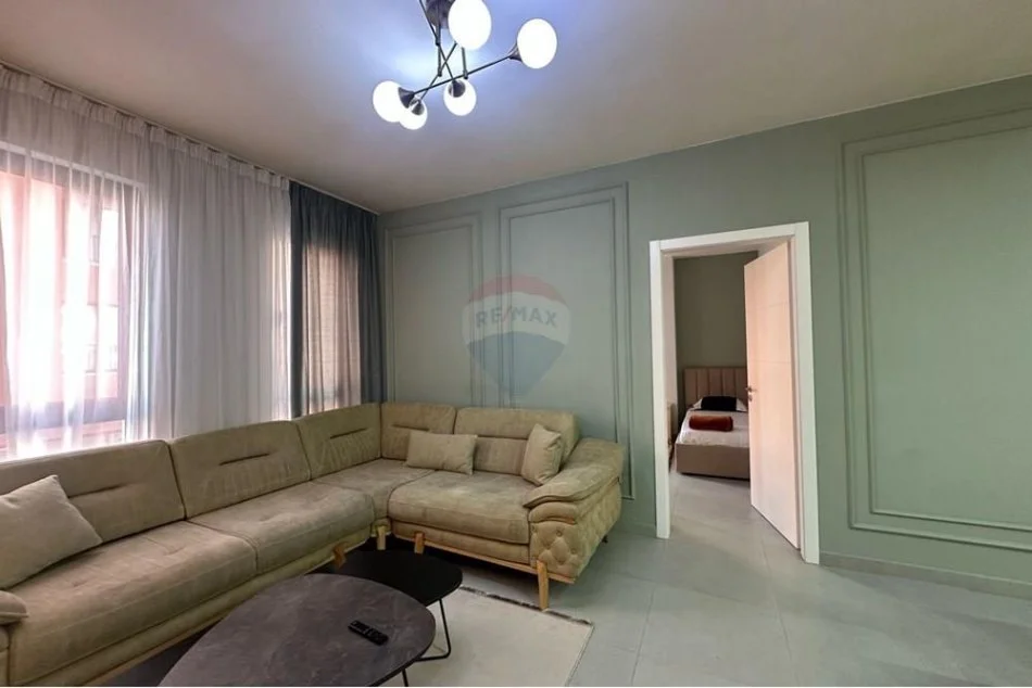 Tirane, jepet me qera apartament 2+1+Ballkon Kati 3, 110 m² 650 € 