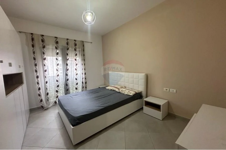 Tirane, jepet me qera apartament 1+1+Ballkon Kati 3, 450 € 