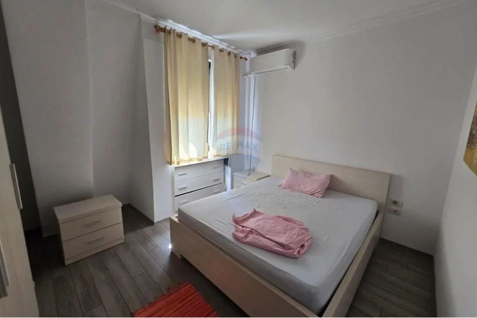 Tirane, jepet me qera apartament 1+1 Kati 2, 70 m² 550 € (Blloku i Ambasadave)