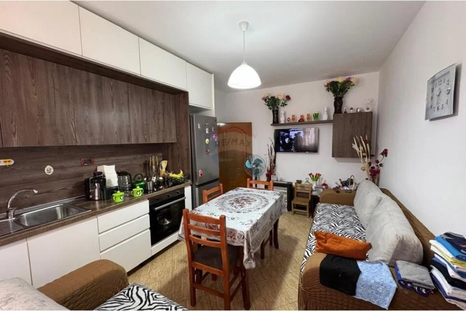 Tirane, shitet apartament 2+1 Kati 3, 84 m² 168.000 € (Rr. Mine Peza)