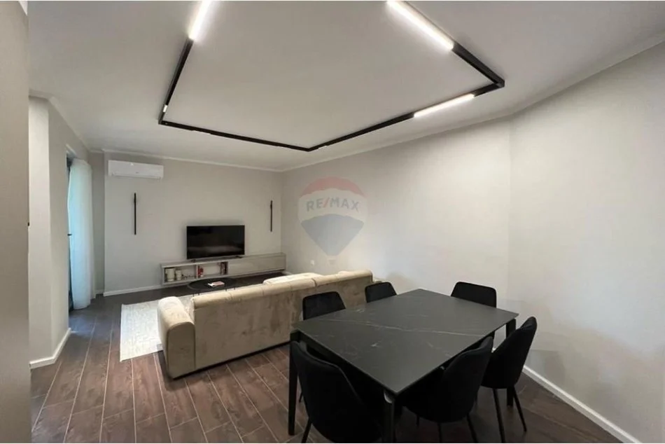 Tirane, jepet me qera apartament 1+1+Aneks+Ballkon Kati 9, 75 m² 900 € (Stadiumi Air Albania)