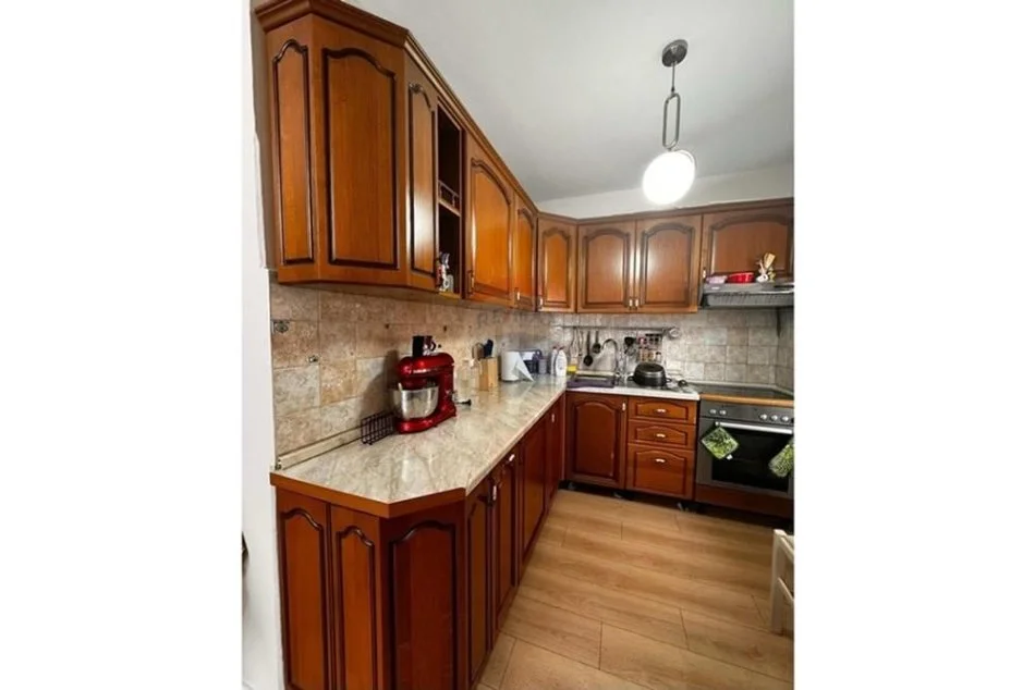 Tirane, jepet me qera apartament 1+1 Kati 3, 60 m² 550 € (mine peza)