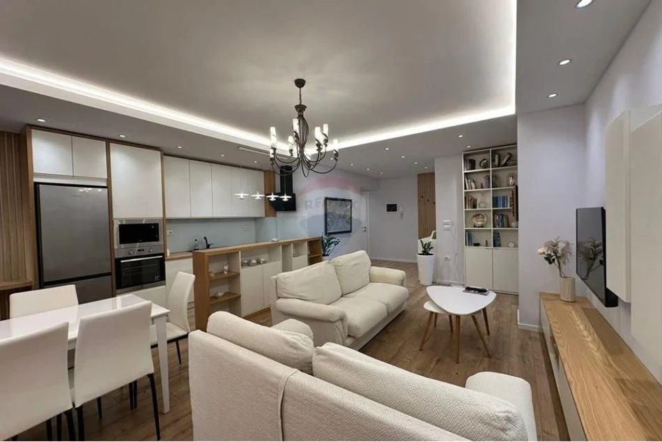 Tirane, jepet me qera apartament 1+1 , 80 m² 800 € (Selvia)