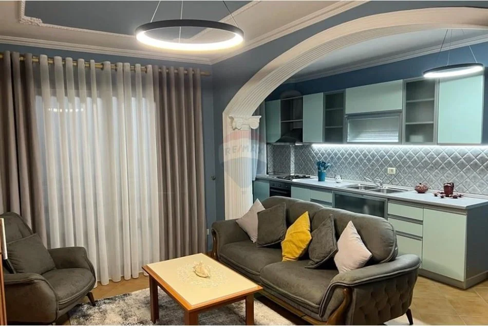 Tirane, jepet me qera apartament 2+1 Kati 7, 100 m² 500 € 