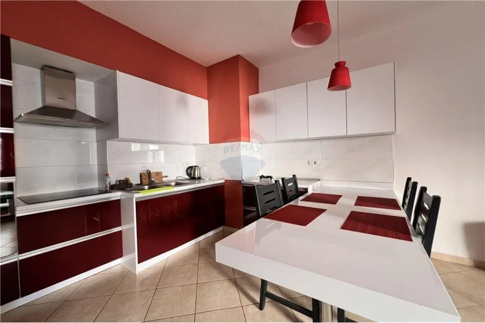 Vlore, shitet apartament 1+1+Ballkon , 78 m² 108.000 € (Blv.Ismail Qemali)