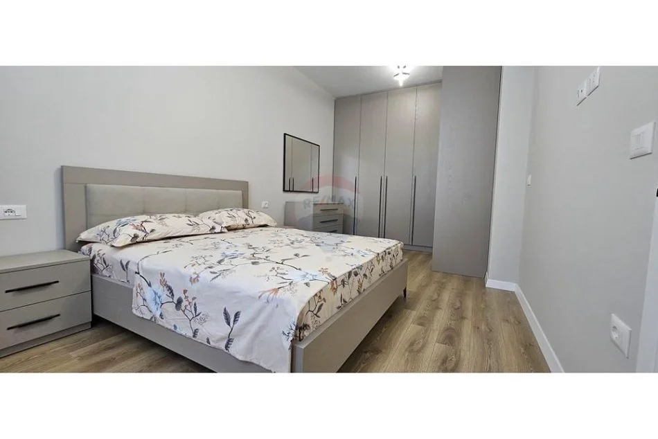 Tirane, jepet me qera apartament 1+1 Kati 4, 65 m² 600 € (fusha e aviacionit)