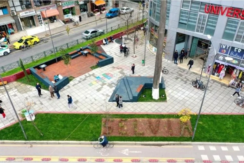 Tirane, jepet me qera ambjent biznesi Kati 1, 227 m² 2.300 € (Rr. e Dibres)