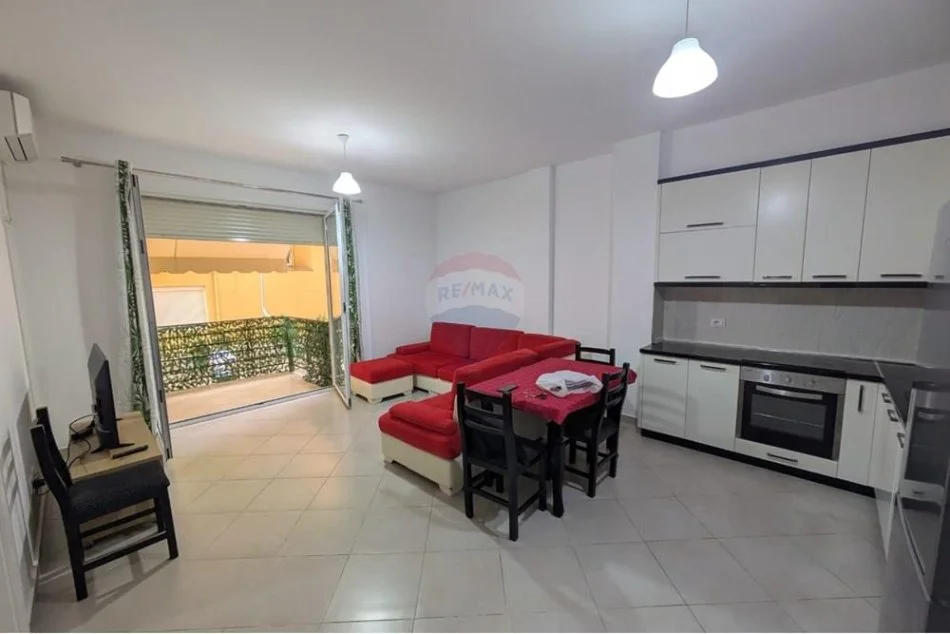 Tirane, jepet me qera apartament 1+1 Kati 2, 450 € (kodra)