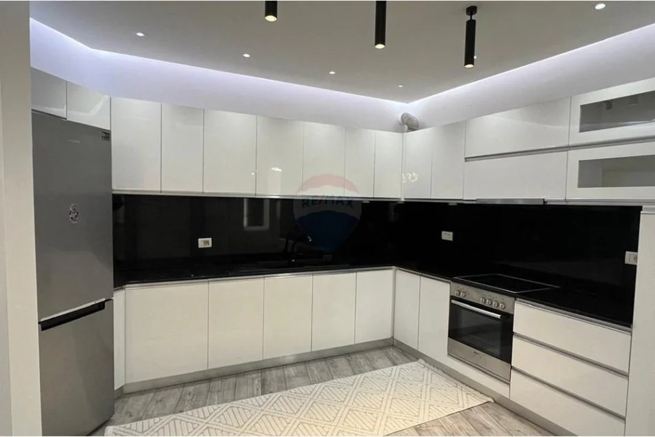 Tirane, shitet apartament 2+1+Ballkon Kati 7, 85 m² 130.000 € (loni ligori)