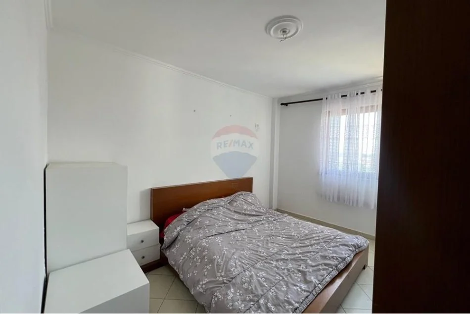 Tirane, jepet me qera apartament 1+1 , 65 m² 350 € (Fresk)