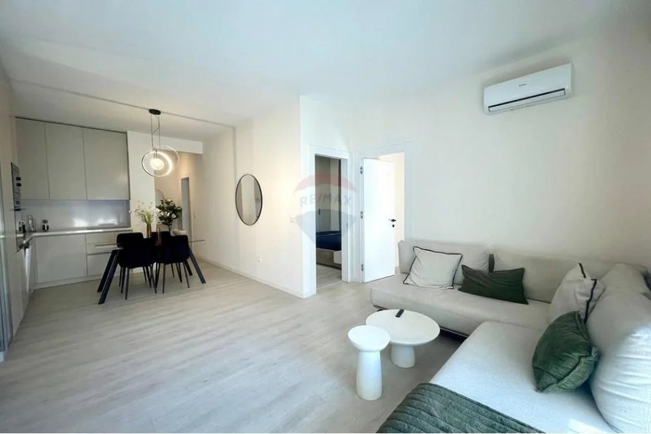 Tirane, jepet me qera 2+1+Ballkon Kati 5, 100 m² 800 € (Kodra e Diellit)