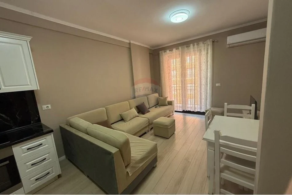 Tirane, jepet me qera apartament 1+1 , 70 m² 500 € (Astir)