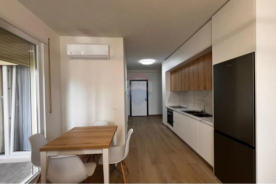 Tirane, jepet me qera apartament 1+1 , 70 m² 550 € (Amerikan 3)