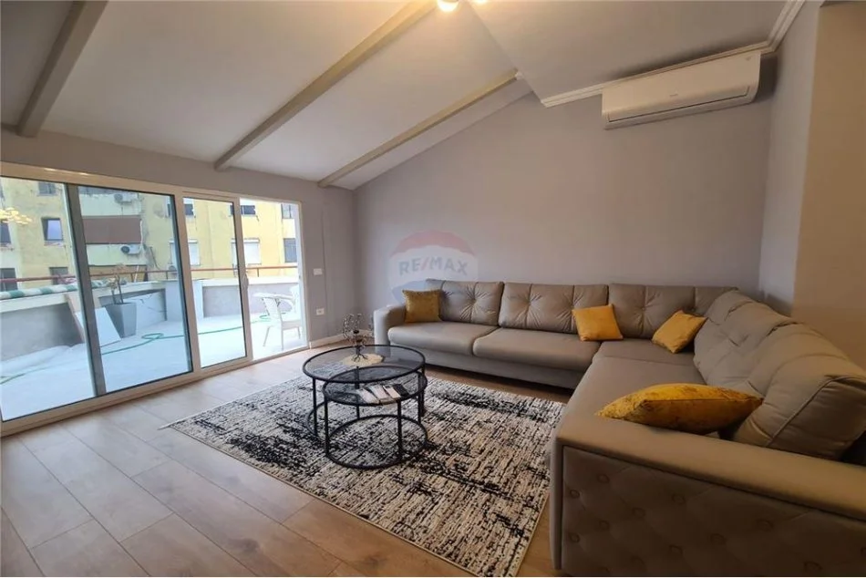 Tirane, jepet me qera apartament 2+1 , 100 m² 1.000 € (ish tregu elektrik)