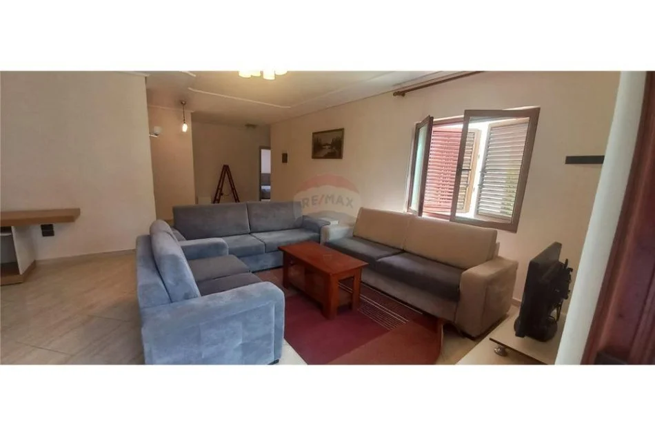 Tirane, jepet me qera 3+1+Ballkon Kati 2, 149 m² 600 € (vilat gjermane)