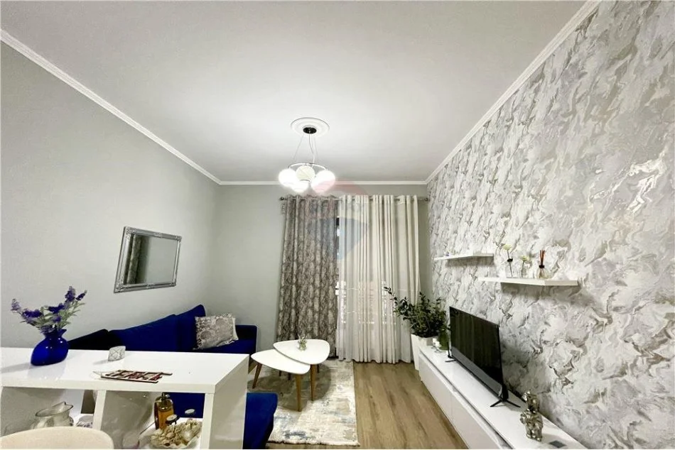 Tirane, jepet me qera 1+1 Kati 5, 65 m² 800 € (rruga kavajes)