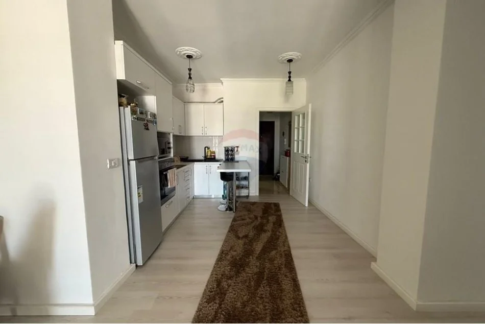 Tirane, jepet me qera apartament 2+1 , 80 m² 550 € (fresk)